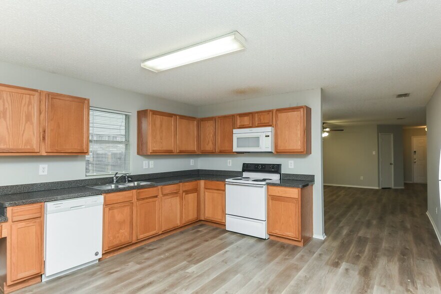 Building Photo - 8776 Polo Dr