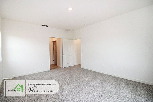 Building Photo - 2843 Hopkins Ave