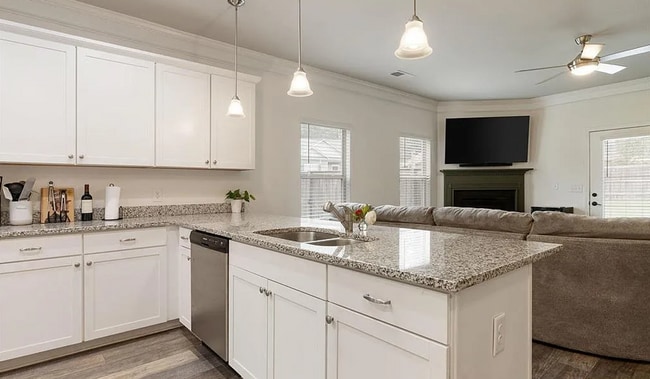 Building Photo - Spacious 3 Bed, 2.5 Bath Home in Leeds, AL...