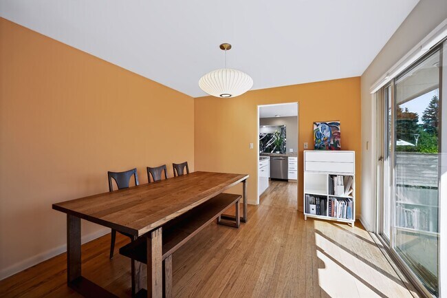 Building Photo - 5615 Princeton Ave NE