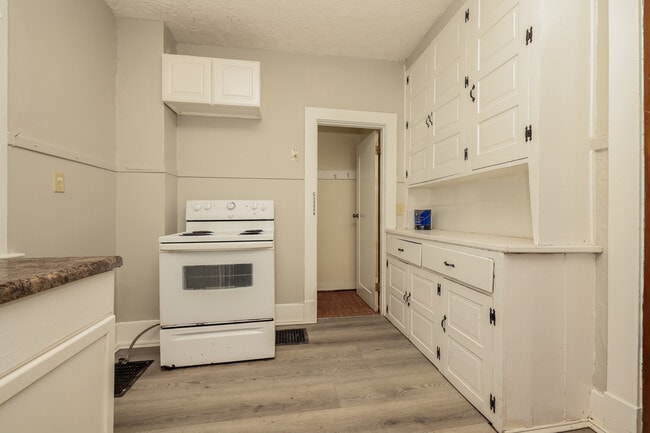 Building Photo - 1242 Wilson Dr