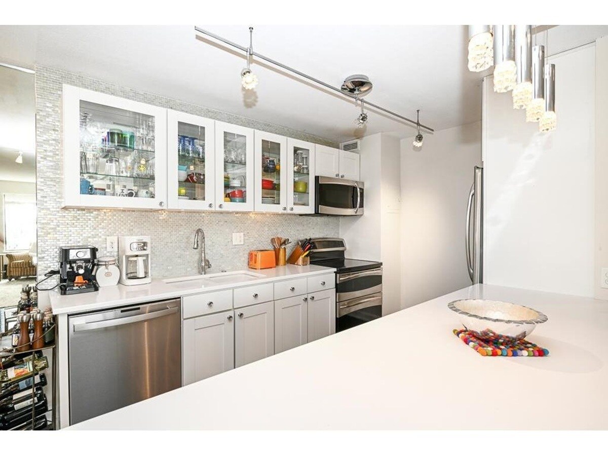 Building Photo - 15 S 1st St