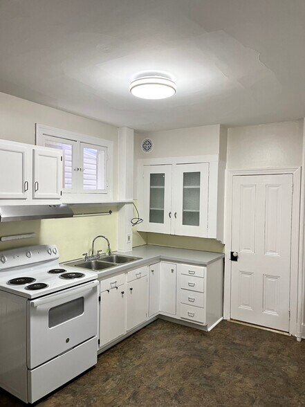 Building Photo - 151 Chestnut St