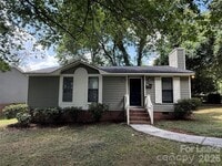 Building Photo - 2220 Laburnum Ave