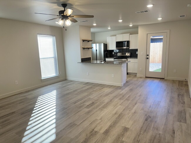 Building Photo - 517 E 23rd St