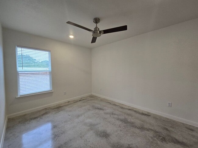 Building Photo - 807 Wax Myrtle Ct