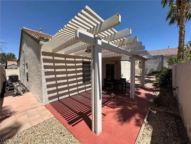 Building Photo - 9825 Garamound Ave