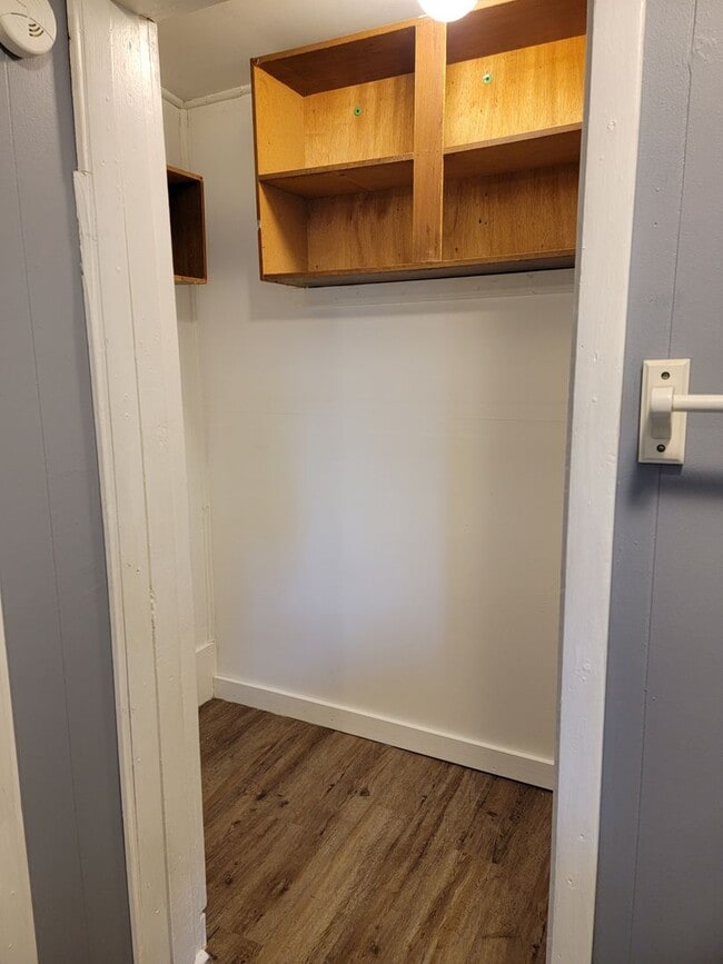 Building Photo - 2 bedroom home!  Only $825.00 plus utilities