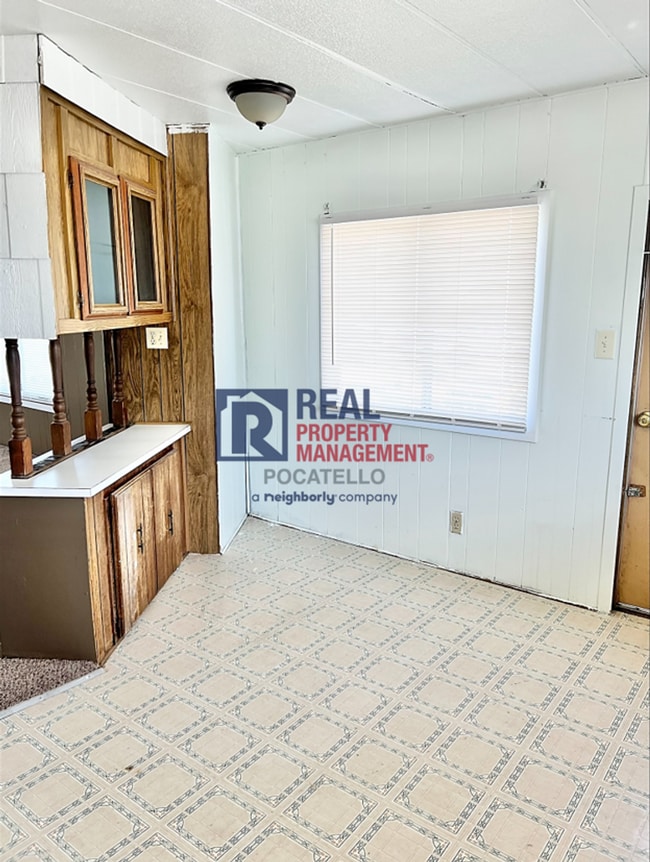 Building Photo - 2 Bedroom 1 Bath Mobile Home - Pets negotiable