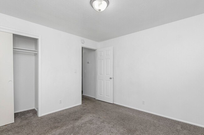 Building Photo - 2bd, 1b Cozy Home awaits in Boise Bench!
