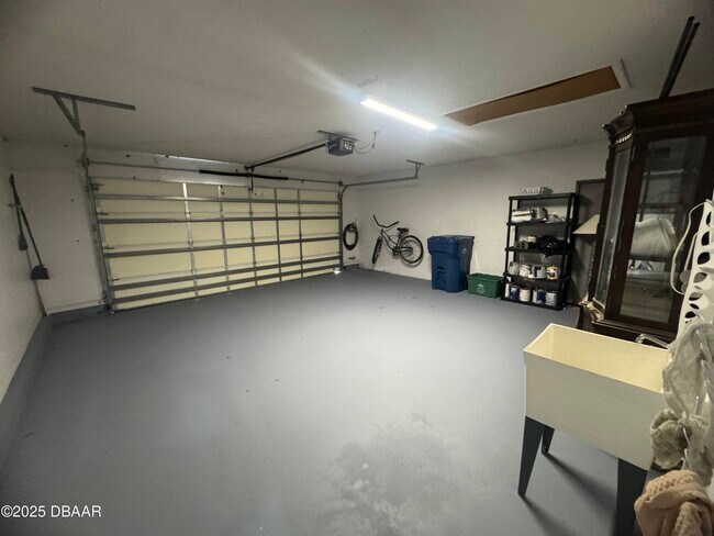 Building Photo - 1917 Goldenrod Way