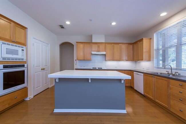 Building Photo - 26 Clover Gate Cir