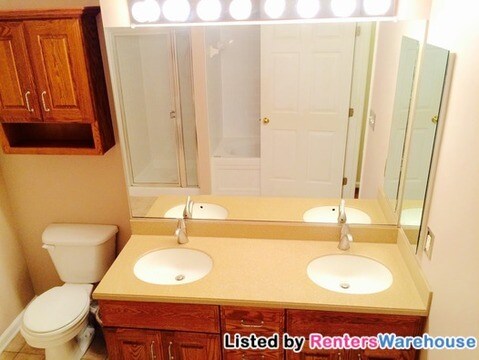 Building Photo - 2412 Chestnut Terrace Ct