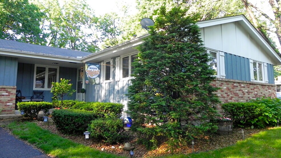 Building Photo - 2901 Highland Dr