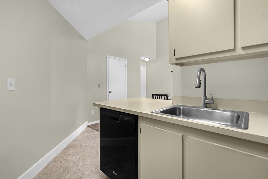 Building Photo - 3841 Atrium Dr