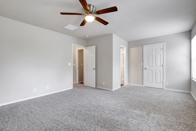 Building Photo - Recently updated 3 bedroom townhome
