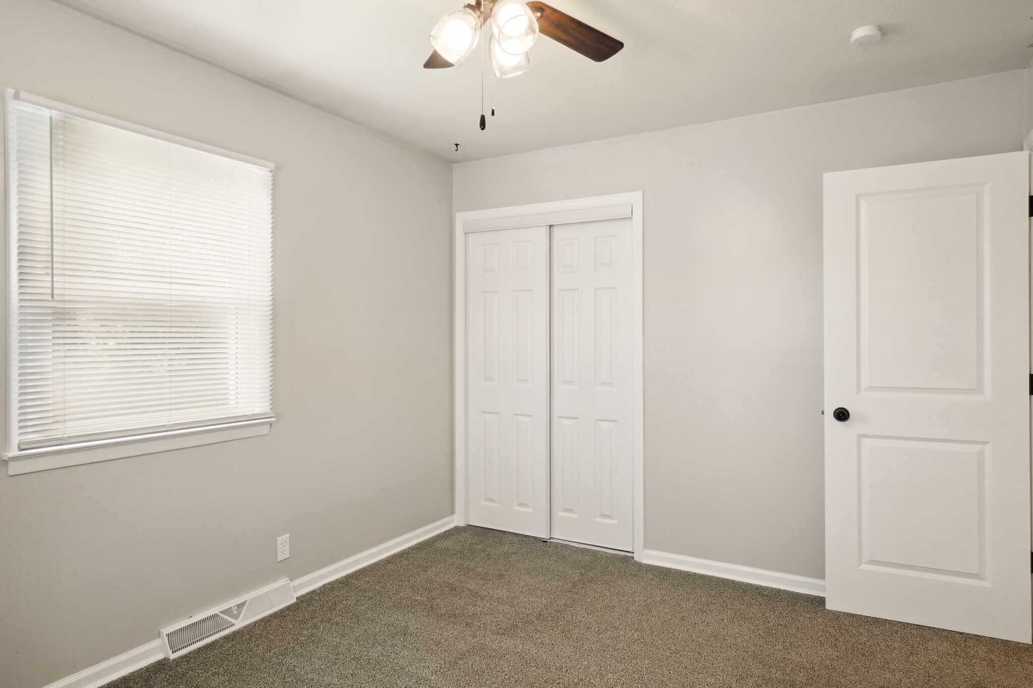 Building Photo - 1218 Sunset Dr