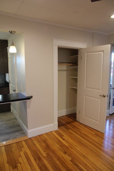 Building Photo - 84 Hathorne St