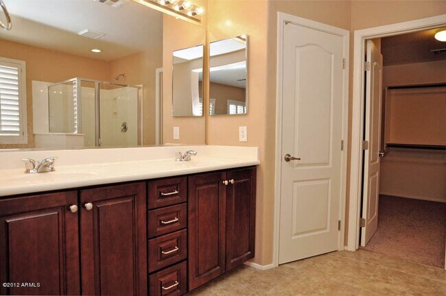Building Photo - Charming 4 Bed 3 Bath Home in Norterra Area