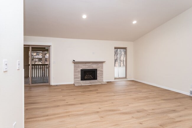 Building Photo - Spacious & Bright Broadmoor Townhome with Covered Deck!