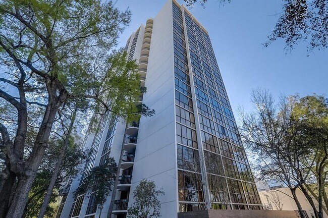 Building Photo - 5001 Woodway Dr