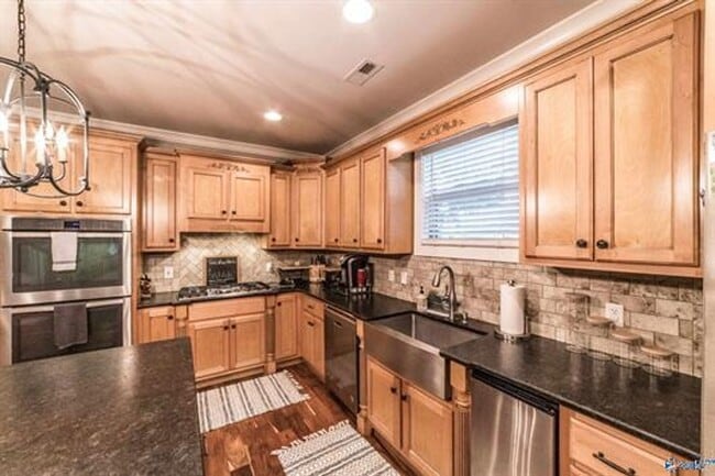 Building Photo - 1716 NE Wellman Ave