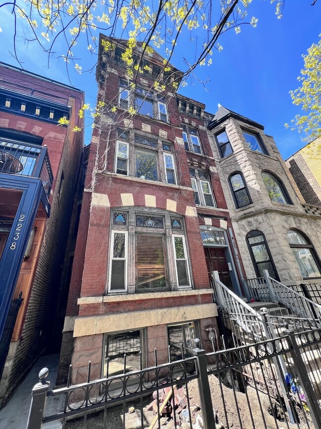 Primary Photo - 2240 N Halsted St