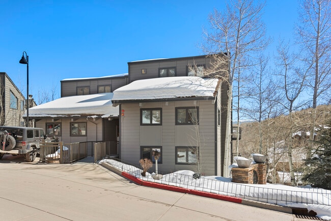 Building Photo - 55 Upper Woodbridge Rd