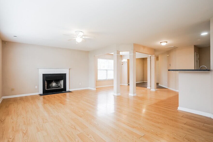 Building Photo - 820 Willow Bay Dr