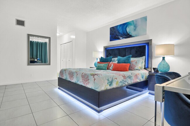 Building Photo - 3725 S Ocean Dr