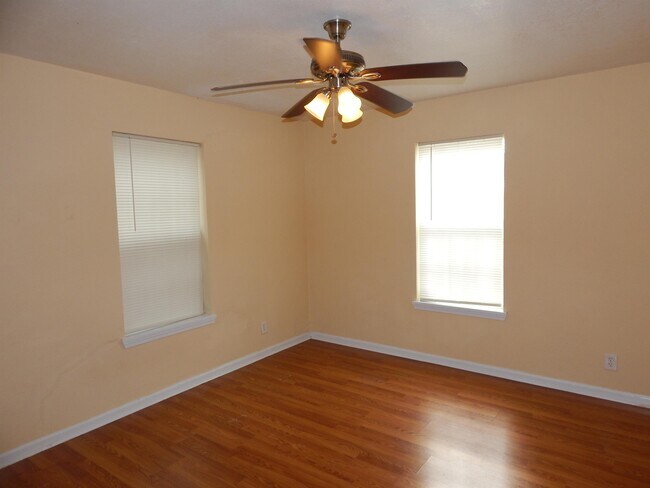 Building Photo - 507 Duncan Ave