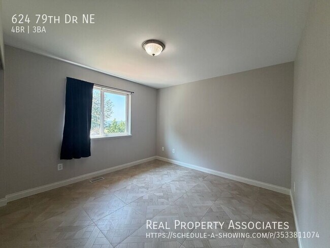 Building Photo - 624 79th Dr NE