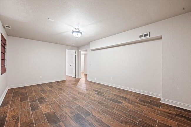 Building Photo - Beautiful 4-Bedroom Home in Lakewood with Finished Basement & Private Backyard
