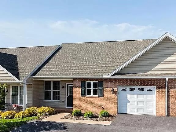 Building Photo - 1123 Royal Ct