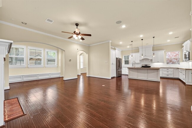 Building Photo - 4727 Lake Village Dr