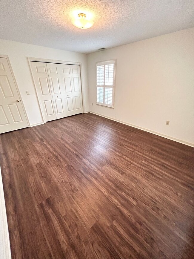 Building Photo - Historic District