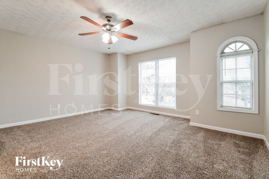 Building Photo - 2435 Piering Dr