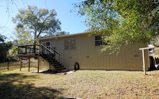 Building Photo - Central Niceville Location