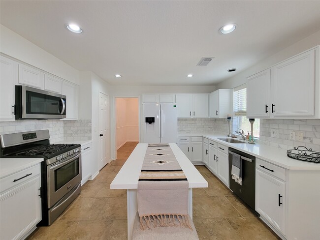 Building Photo - 5810 Forest Land Dr