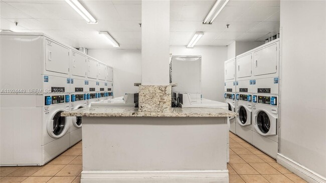 Building Photo - 850 N Miami Ave