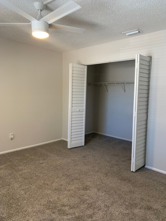 Building Photo - 2558 W Bird St