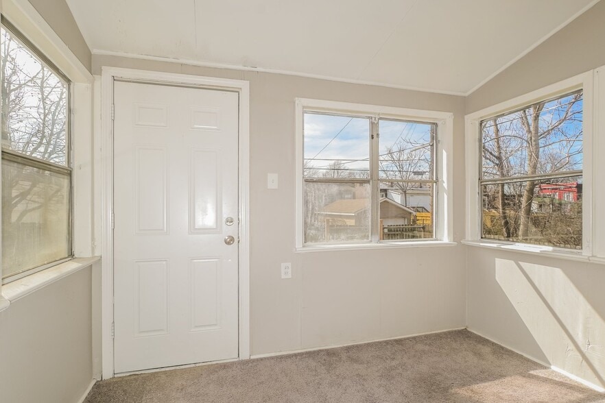 Building Photo - 3320 Itaska St