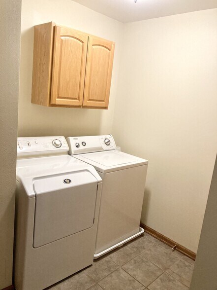 Building Photo - 3705-3707 Valley View Pl