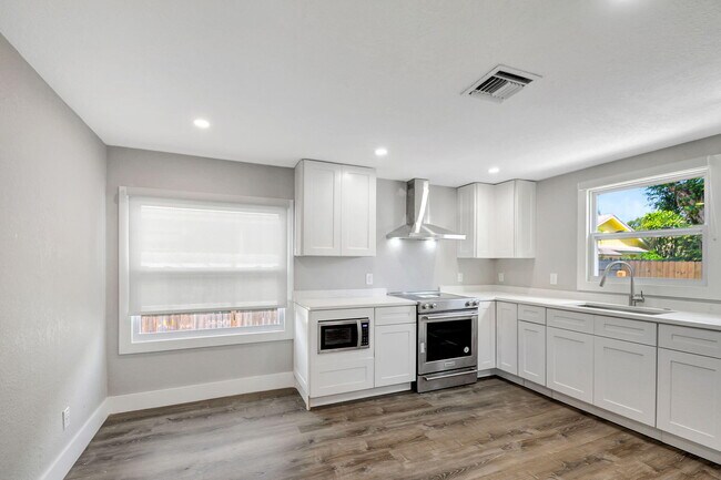 Building Photo - 1727 Holman Dr