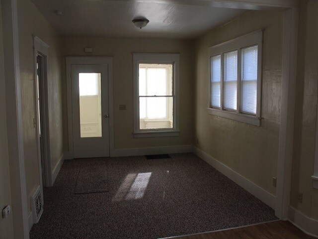 Building Photo - 978 Pavone St