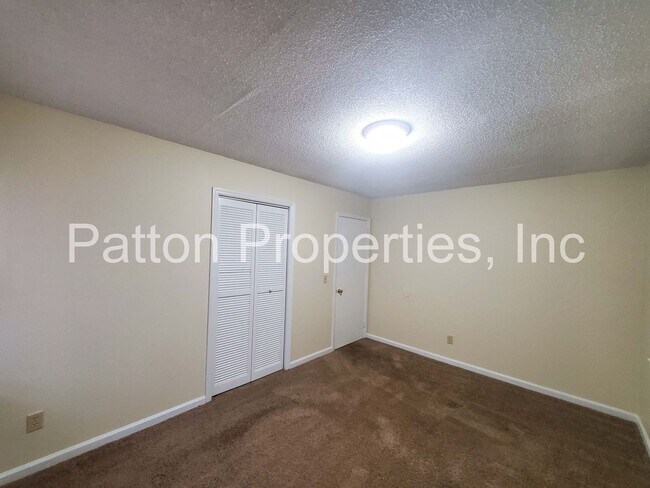 Building Photo - 2201 Apple Valley Rd
