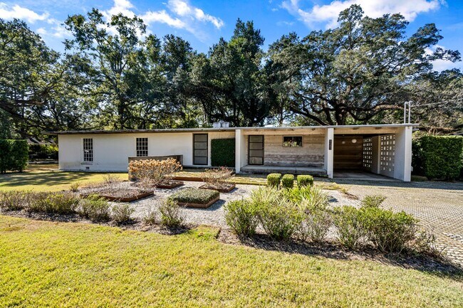 Building Photo - 2/2 with carport - fenced backyard