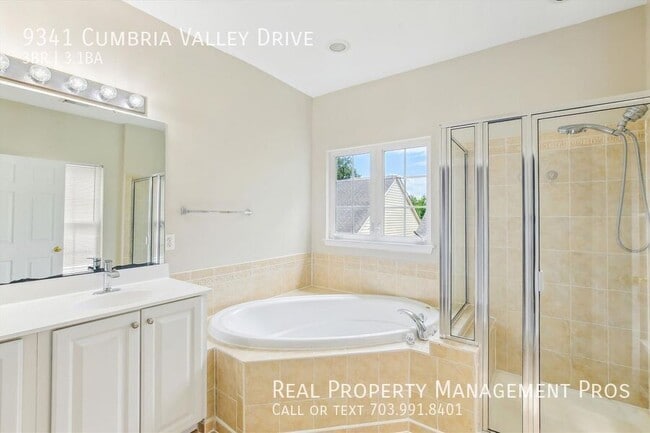Building Photo - 9341 Cumbria Valley Dr