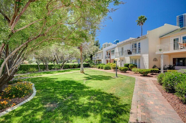 Building Photo - Beautiful 2 Bedroom Townhome in Guard-Gated Community – Prime Location!