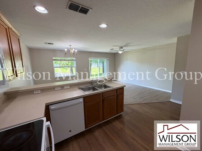 Building Photo - 12664 Somerset Oaks St